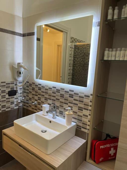 מילאנו Nel Quartiere Bayres Suite Completamente Rinnovata מראה חיצוני תמונה
